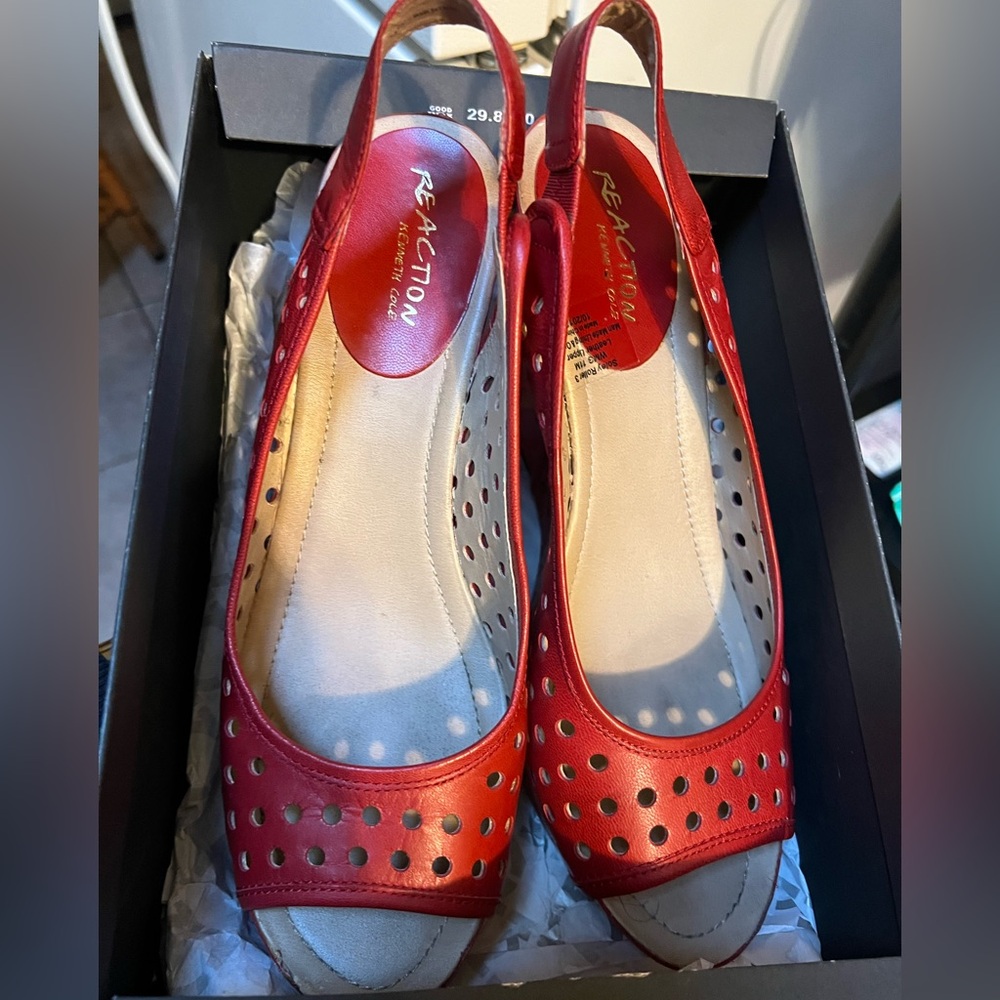 Kenneth Cole Red Peep Toe Sandals
Size 11M